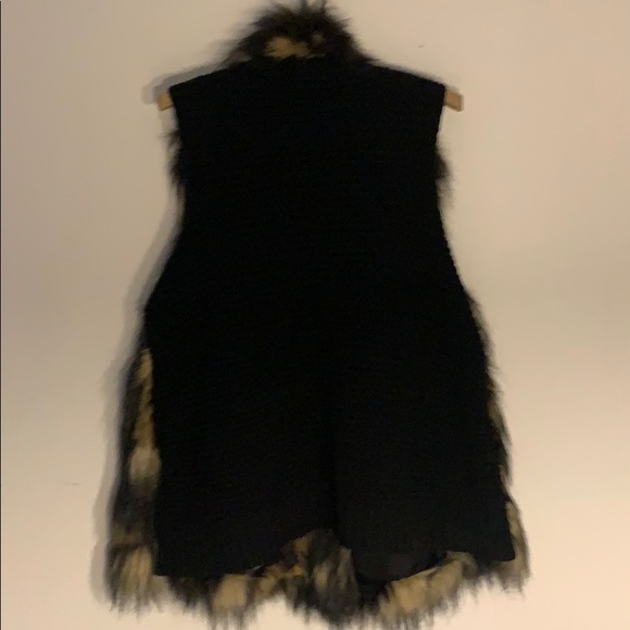 Faux fur vest with knit back and pockets - Picture 3 of 3
